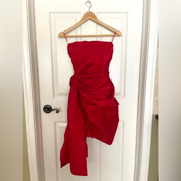 Bardot Dresses & Skirts - Bardot Vibrant Red Strapless Dress